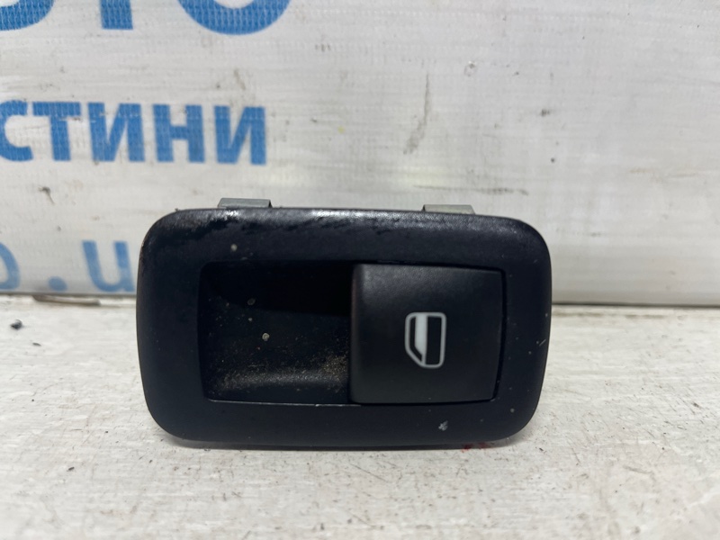 Запчасть кнопка стеклоподъемника Dodge Journey 2007-2020 1 2.4 бензин ED3 68080842AA Б/У Кнопка стеклоподъемника Dodge Journey 2007-2020 1 2.4 бензин ED3 68080842AA Б/У