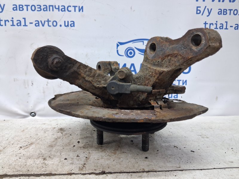 Кулак поворотный правый со ступицей Mitsubishi Lancer 9 1.6 Бензин 4G18