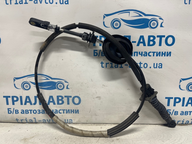 Запчасть трос коробки передач Jeep Cherokee 2013-2019 KL 3.2 бензин EHK 68148 856AF Б/У Трос коробки передач Jeep Cherokee 2013-2019 KL 3.2 бензин EHK 68148 856AF Б/У