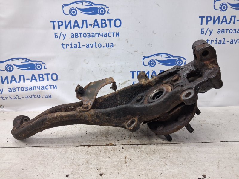 Кулак поворотный левый со ступицей Pathfinder 2004-2014 R51 2.5 Diesel YD25DDTI