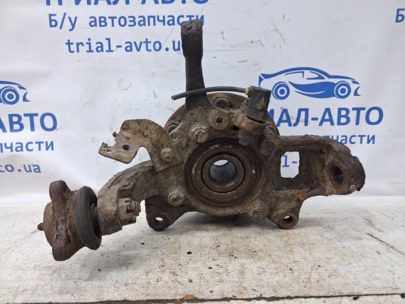 Запчасть кулак поворотный левый со ступицей Mitsubishi L200 2006-2015 KB 2.5 дизель 4D56U MR992377 Б/У Кулак поворотный левый со ступицей Mitsubishi L200 2006-2015 KB 2.5 дизель 4D56U MR992377 Б/У