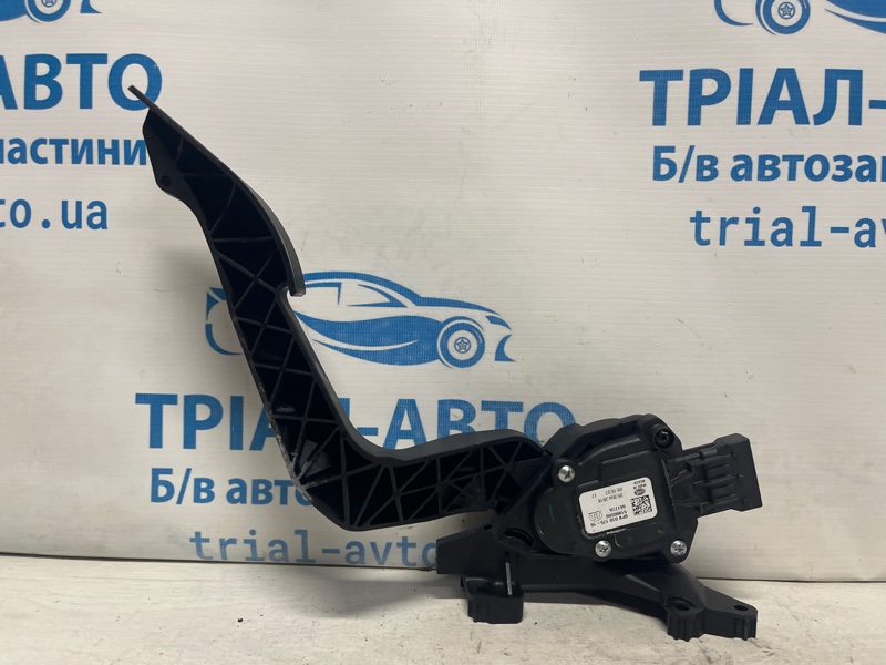 Запчасть педаль газа Jeep Compass 2016-2020 MP 2.4 бензин EDE 68255373AA Б/У Педаль газа Jeep Compass 2016-2020 MP 2.4 бензин EDE 68255373AA Б/У