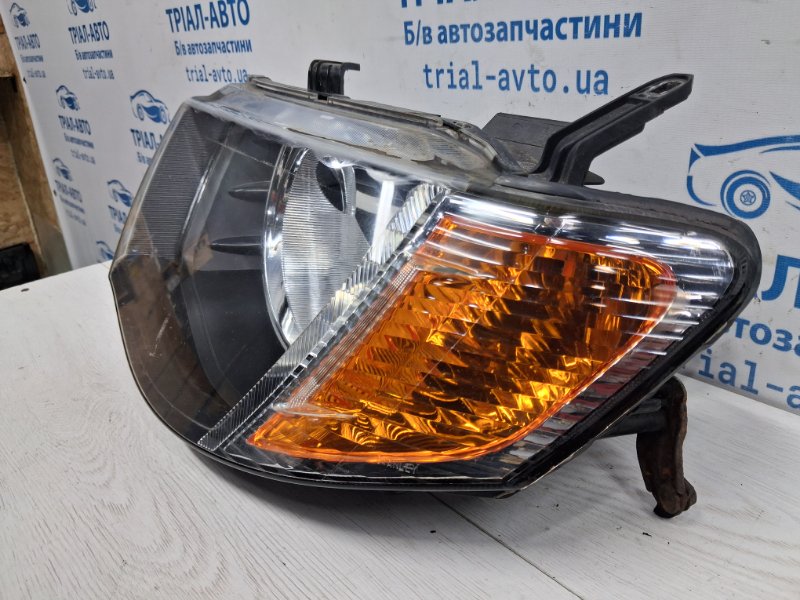 Фара левая Mitsubishi L200 KB 2.5 дизель 4D56U Фара левая Mitsubishi L200 KB 2.5 дизель 4D56U