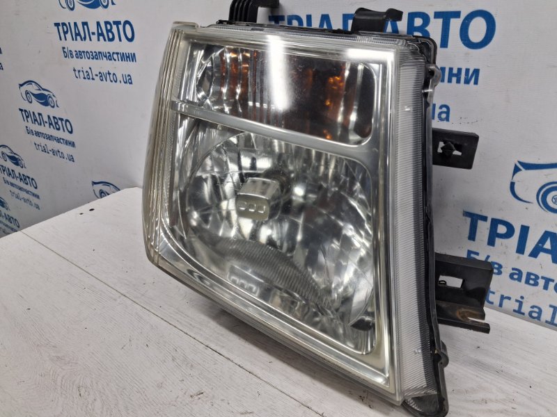 Фара правая Nissan Pathfinder R51 2.5 Diesel YD25DDTI