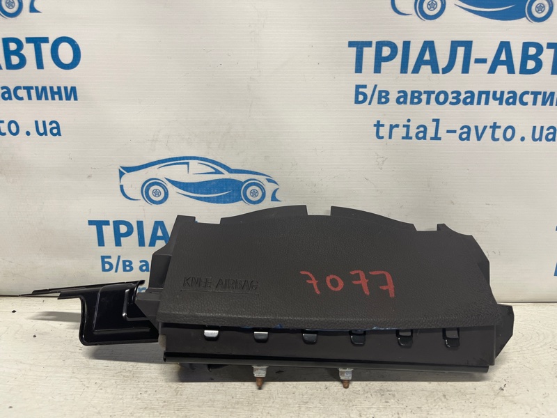 Запчасть подушка в колени Hyundai Santa fe 2012-2019 DM 2.4 бензин G4KJ 569704Z000NBC Б/У Подушка в колени Hyundai Santa fe 2012-2019 DM 2.4 бензин G4KJ 569704Z000NBC Б/У