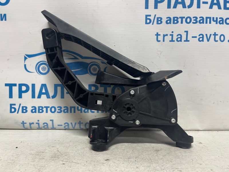 Запчасть педаль газа Kia Optima 2010-2016 TF 2.4 бензин G4KJ 327003Q110 Б/У Педаль газа Kia Optima 2010-2016 TF 2.4 бензин G4KJ 327003Q110 Б/У