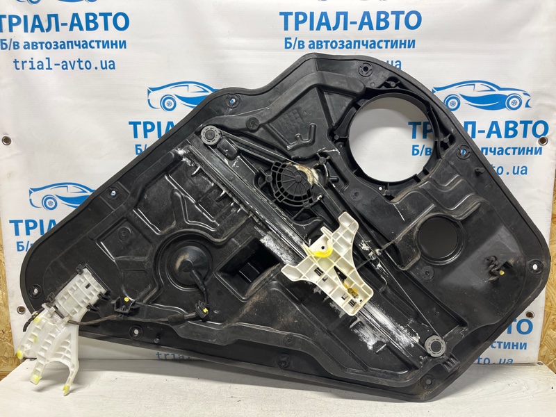 Стеклоподъемник задний правый Santa fe 2012-2019 DM 2.4 бензин G4KJ Стеклоподъемник задний правый Santa fe 2012-2019 DM 2.4 бензин G4KJ