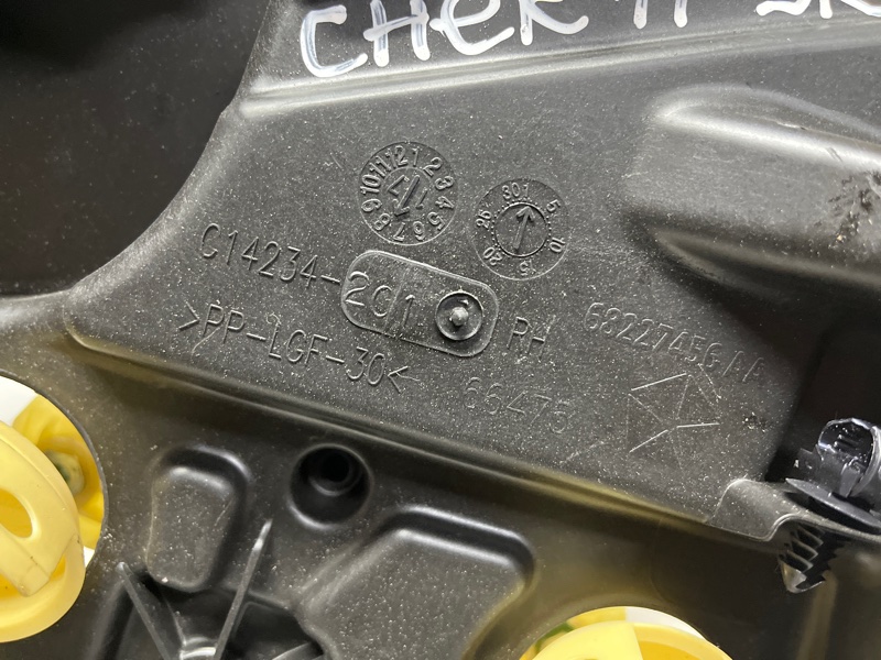 Стеклоподъемник задний правый Cherokee 2013-2019 KL 3.2 бензин EHK