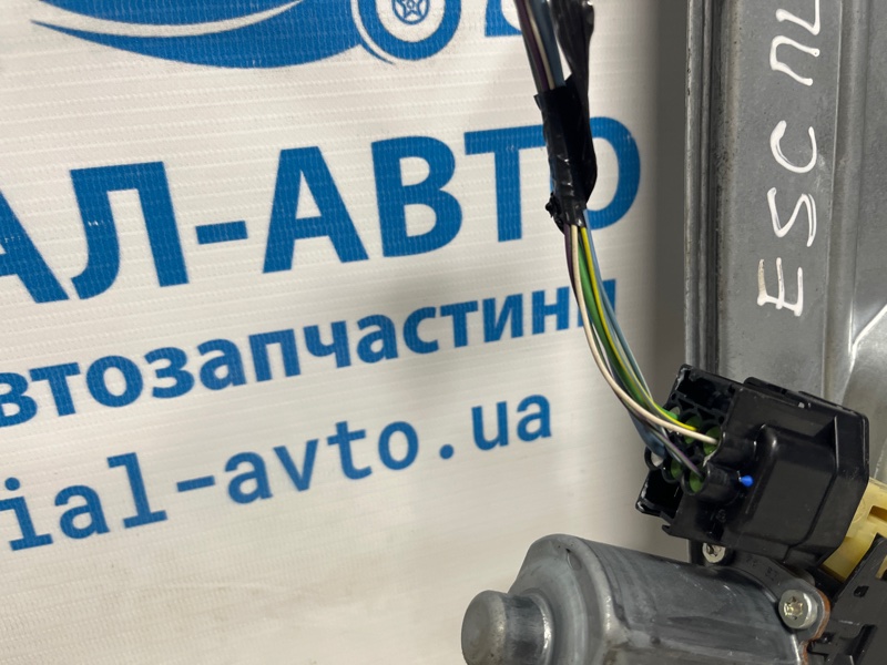 Стеклоподъемник передний левый Ford Escape 3 2.0 бензин ENR90