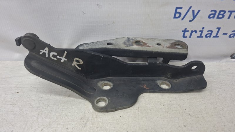 Петля капота правая SsangYong Actyon 2005-2010 CJ 2.0 diesel D20DT 6182031000 Б/У