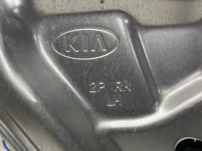 Стеклоподъемник задний левый Sorento 2009-2021 XM 2.4 бензин G4KJ Стеклоподъемник задний левый Sorento 2009-2021 XM 2.4 бензин G4KJ