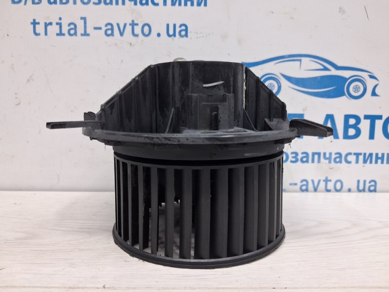 Запчасть моторчик печки Dodge Journey 2007-2020 1 2.4 бензин ED3 68232372AB Б/У Моторчик печки Dodge Journey 2007-2020 1 2.4 бензин ED3 68232372AB Б/У