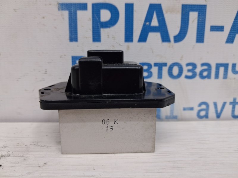 Запчасть резистор печки Mazda CX 9 2006-2015 TB 3.7 бензин MZI L20661B15A Б/У Резистор печки Mazda CX 9 2006-2015 TB 3.7 бензин MZI L20661B15A Б/У