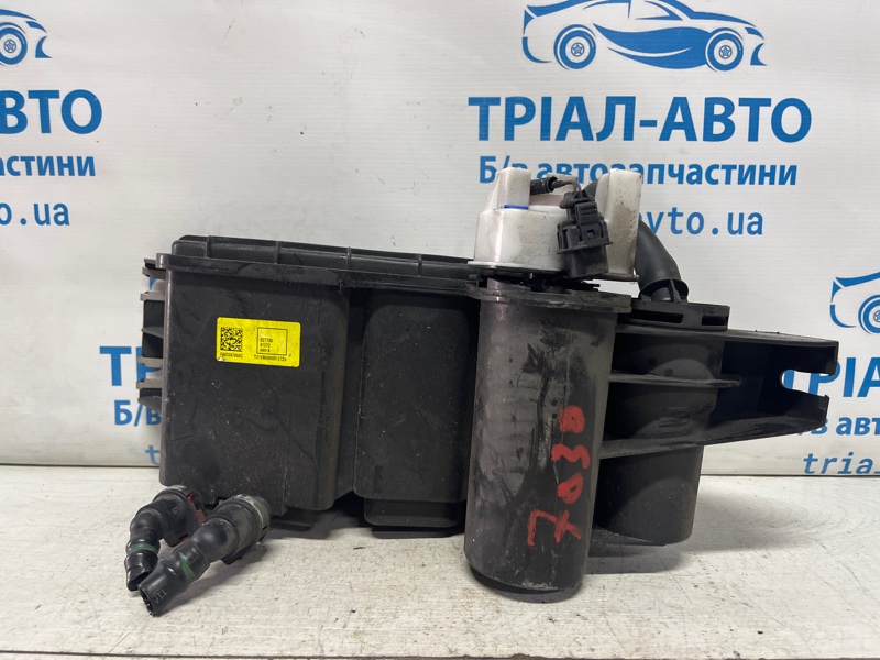 Запчасть абсорбер паров топлива Jeep Compass 2016-2020 MP 2.4 бензин EDE 68339700AC Б/У Абсорбер паров топлива Jeep Compass 2016-2020 MP 2.4 бензин EDE 68339700AC Б/У