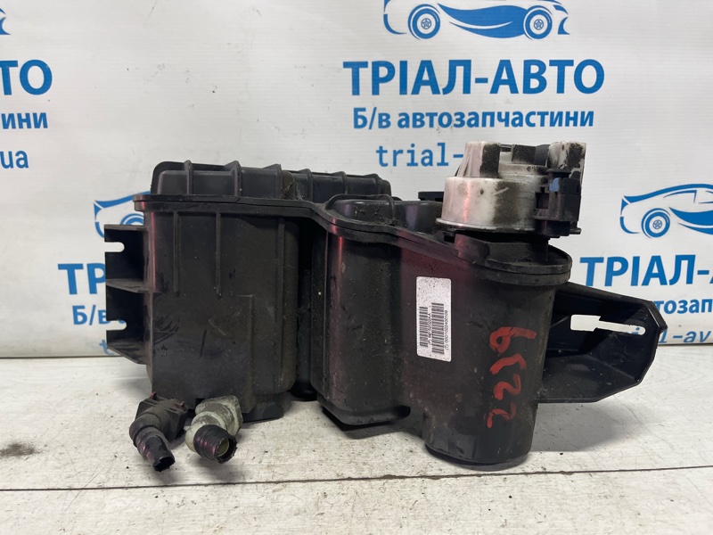 Запчасть абсорбер паров топлива Jeep Cherokee 2013-2019 KL 2.4 бензин ED6 68152022AA Б/У Абсорбер паров топлива Jeep Cherokee 2013-2019 KL 2.4 бензин ED6 68152022AA Б/У