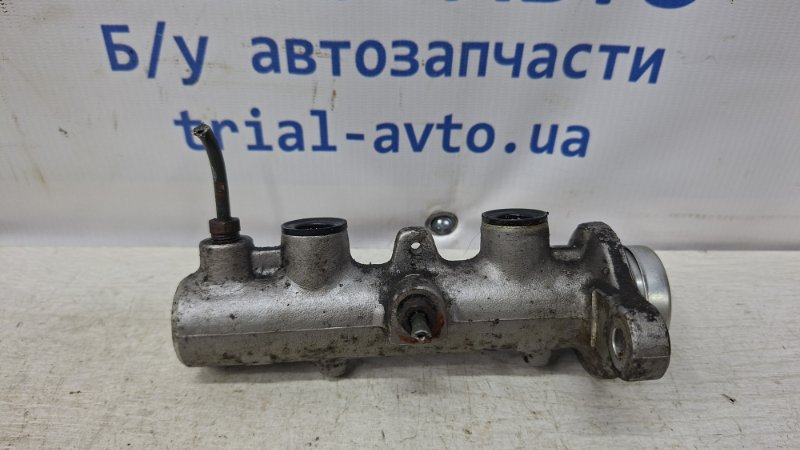 Тормозной цилиндр главный Mitsubishi L200 2006-2015 KB 2.5 дизель 4D56U MN102882 Б/У