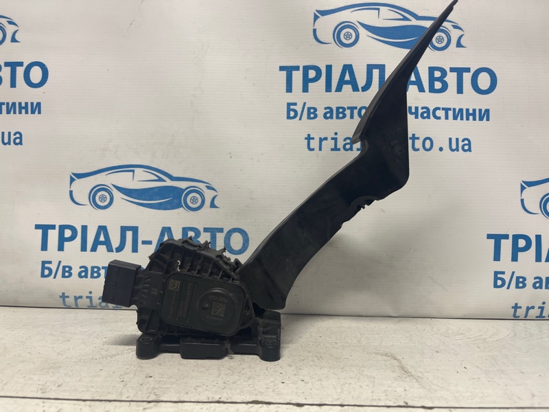 Педаль газа Jeep Cherokee KL 2.4 бензин ED6 Педаль газа Jeep Cherokee KL 2.4 бензин ED6