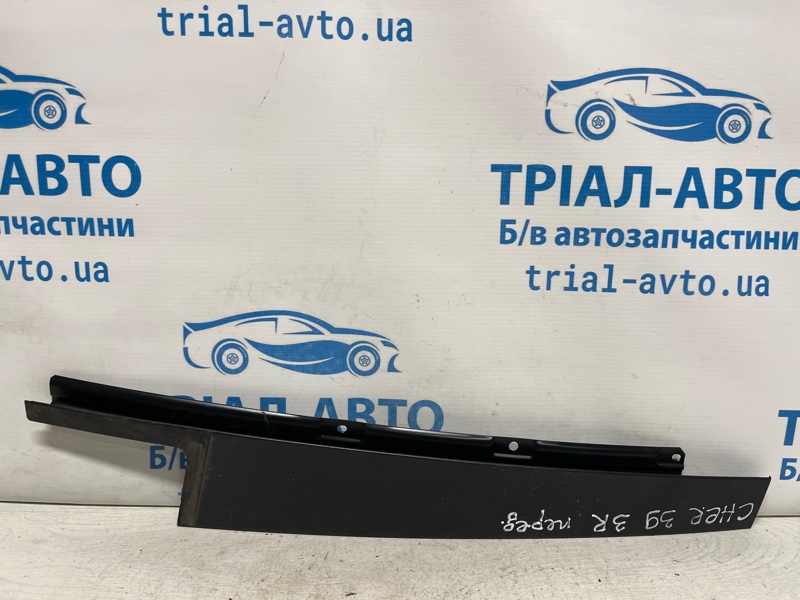 Накладка двери задняя правая Jeep Cherokee 2013-2019 KL 2.4 бензин ED6 68102576AAD Б/У