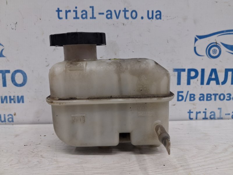 Запчасть бачок главного тормозного цилиндра SsangYong Actyon 2005-2010 CJ 2.0 diesel D20DT 4850009212 Б/У Бачок главного тормозного цилиндра SsangYong Actyon 2005-2010 CJ 2.0 diesel D20DT 4850009212 Б/У