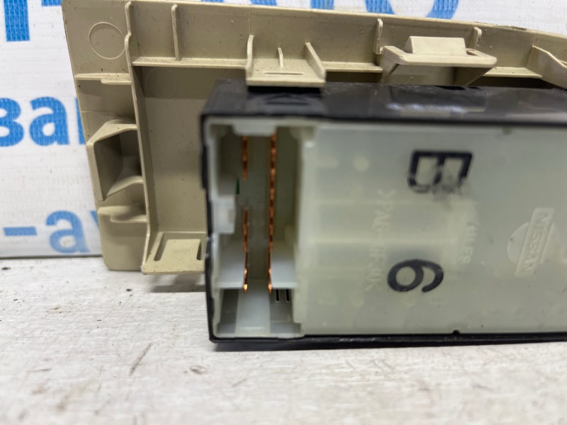 Кнопка стеклоподъемника FX 2002-2008 S50 3.5 бензин VQ35DE