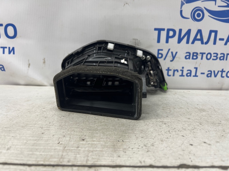 Дефлектор обдува левый Hyundai Santa fe DM 2.4 бензин G4KJ Дефлектор обдува левый Hyundai Santa fe DM 2.4 бензин G4KJ