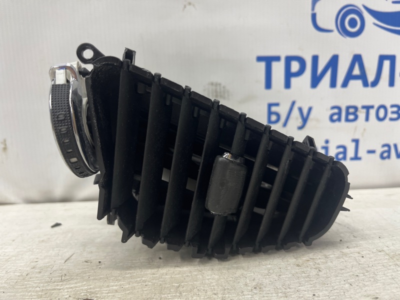 Запчасть дефлектор обдува Jeep Cherokee 2013-2019 KL 3.2 бензин EHK 75542A01 Б/У Дефлектор обдува Jeep Cherokee 2013-2019 KL 3.2 бензин EHK 75542A01 Б/У
