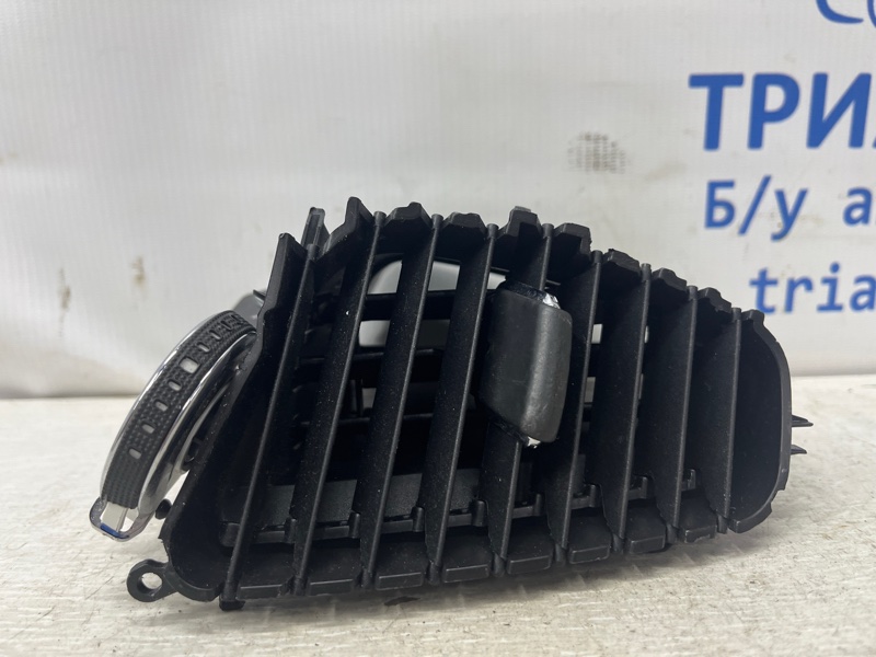 Запчасть дефлектор обдува Jeep Cherokee 2013-2019 KL 3.2 бензин EHK 75543A01 Б/У Дефлектор обдува Jeep Cherokee 2013-2019 KL 3.2 бензин EHK 75543A01 Б/У