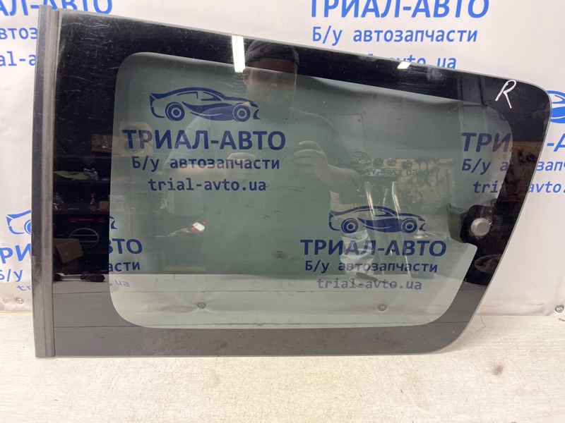 Стекло в кузов заднее правое Mitsubishi Pajero Wagon 1999-2006 3 3.2 Дизель 4M41 MR533260 Б/У