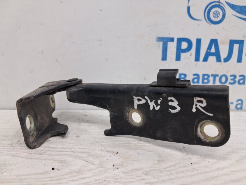 Петля капота правая Pajero Wagon 1999-2006 3 3.2 Дизель 4M41