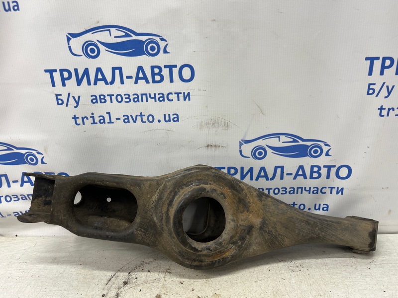 Рычаг задней подвески нижний поперечный (под пружину) Mitsubishi Pajero Wagon 3 3.2 Дизель 4M41 Рычаг задней подвески нижний поперечный (под пружину) Mitsubishi Pajero Wagon 3 3.2 Дизель 4M41