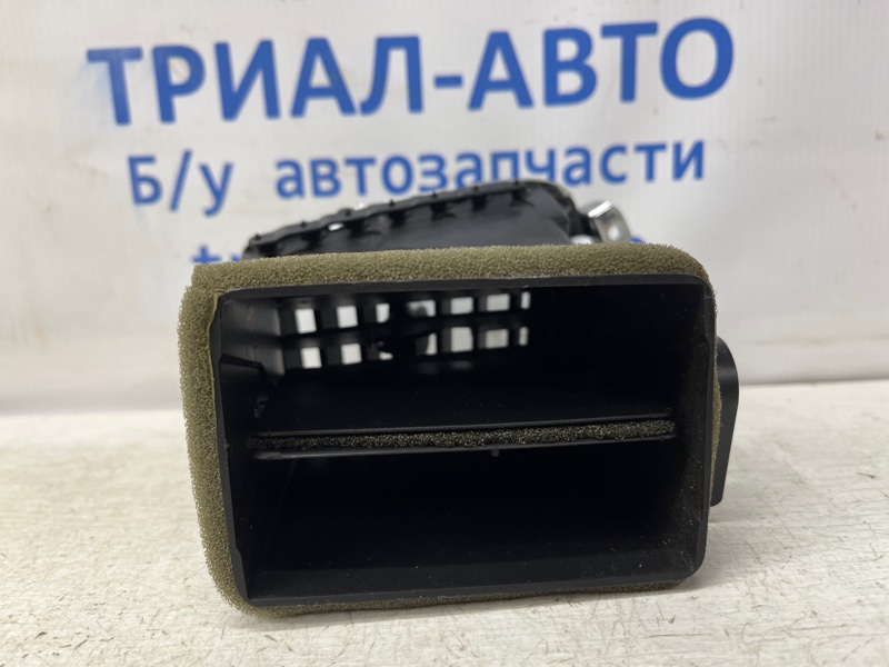 Дефлектор обдува Jeep Grand Cherokee WK2 3.6 бензин ERB Дефлектор обдува Jeep Grand Cherokee WK2 3.6 бензин ERB