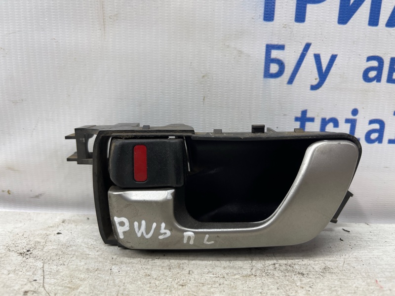 Запчасть ручка двери внутреняя передняя левая Mitsubishi Pajero Wagon 1999-2006 3 3.2 Дизель 4M41 5716A083HA Б/У Ручка двери внутреняя передняя левая Mitsubishi Pajero Wagon 1999-2006 3 3.2 Дизель 4M41 5716A083HA Б/У