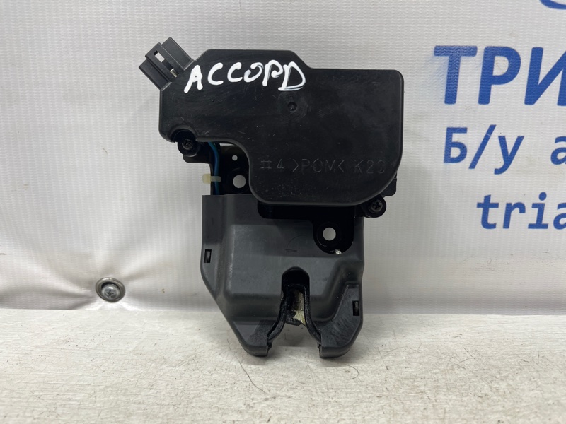 Запчасть замок крышки багажника Honda Accord 2002-2008 CL K24A3 2.4 74851SDCY01 Б/У Замок крышки багажника Honda Accord 2002-2008 CL K24A3 2.4 74851SDCY01 Б/У