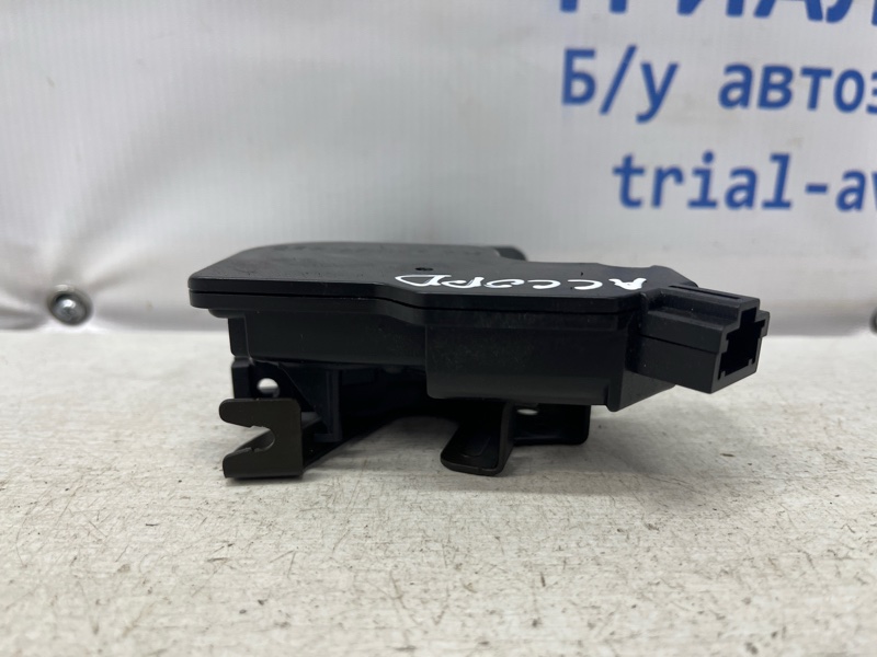 Замок крышки багажника Honda Accord CL K24A3 2.4 Замок крышки багажника Honda Accord CL K24A3 2.4