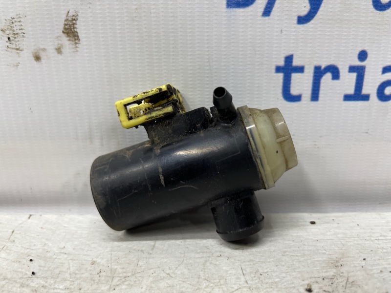 Запчасть насос омывателя стекла Honda Accord 2002-2008 CL K24A3 2.4 76806SL0E11 Б/У Насос омывателя стекла Honda Accord 2002-2008 CL K24A3 2.4 76806SL0E11 Б/У
