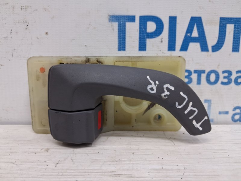 Запчасть ручка двери внутренняя правая Hyundai Tucson 2004-2009 JM 2.0 бензин G4GC 826202E000LM Б/У Ручка двери внутренняя правая Hyundai Tucson 2004-2009 JM 2.0 бензин G4GC 826202E000LM Б/У