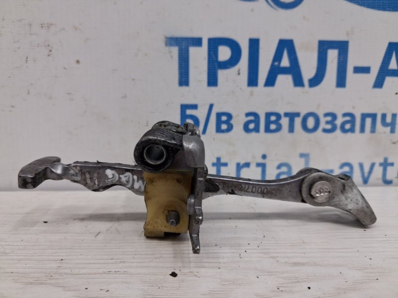 Запчасть ограничитель двери передний правый Renault Megane 2008-2016 3 1.5 Diesel K9K 804303543R Б/У Ограничитель двери передний правый Renault Megane 2008-2016 3 1.5 Diesel K9K 804303543R Б/У