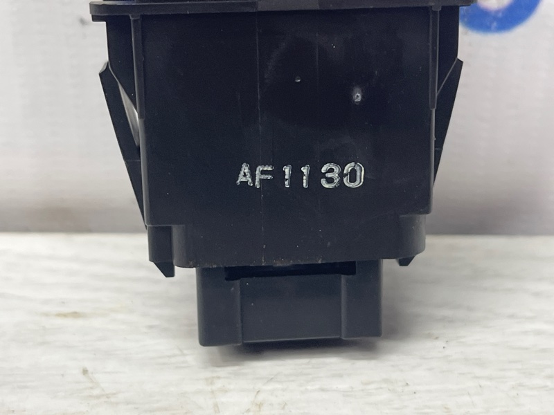 Кнопка аварийки Accord 2002-2008 CL K24A3 2.4 Кнопка аварийки Accord 2002-2008 CL K24A3 2.4