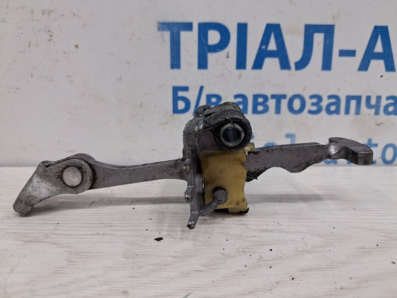 Запчасть ограничитель двери передний левый Renault Megane 2008-2016 3 1.5 Diesel K9K 804303543R Б/У Ограничитель двери передний левый Renault Megane 2008-2016 3 1.5 Diesel K9K 804303543R Б/У