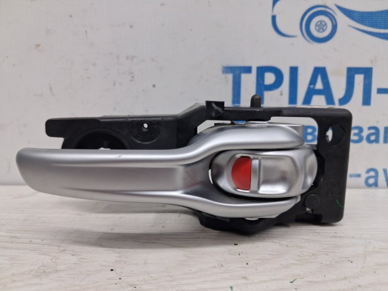 Запчасть ручка двери внутренняя правая Jeep Cherokee 2013-2019 KL 2.4 бензин ED6 68227250AA Б/У Ручка двери внутренняя правая Jeep Cherokee 2013-2019 KL 2.4 бензин ED6 68227250AA Б/У