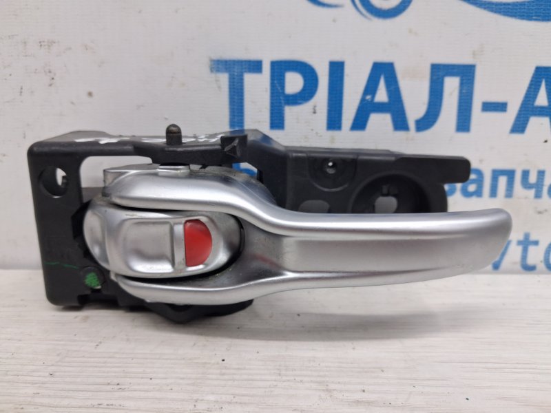Ручка двери внутренняя левая Jeep Cherokee 2013-2019 KL 2.4 бензин ED6 68227251AA Б/У