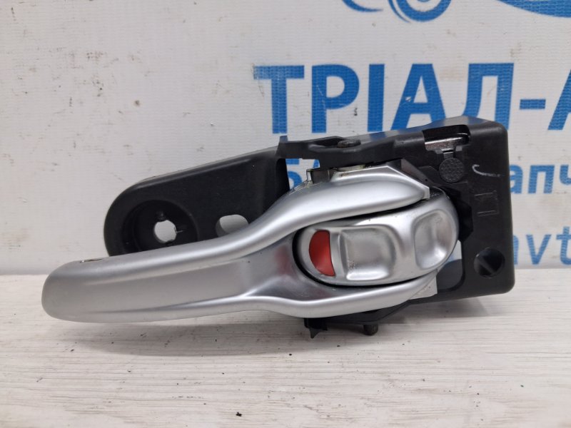 Запчасть ручка двери внутренняя левая Jeep Cherokee 2013-2019 KL 2.4 бензин ED6 68227251AA Б/У Ручка двери внутренняя левая Jeep Cherokee 2013-2019 KL 2.4 бензин ED6 68227251AA Б/У