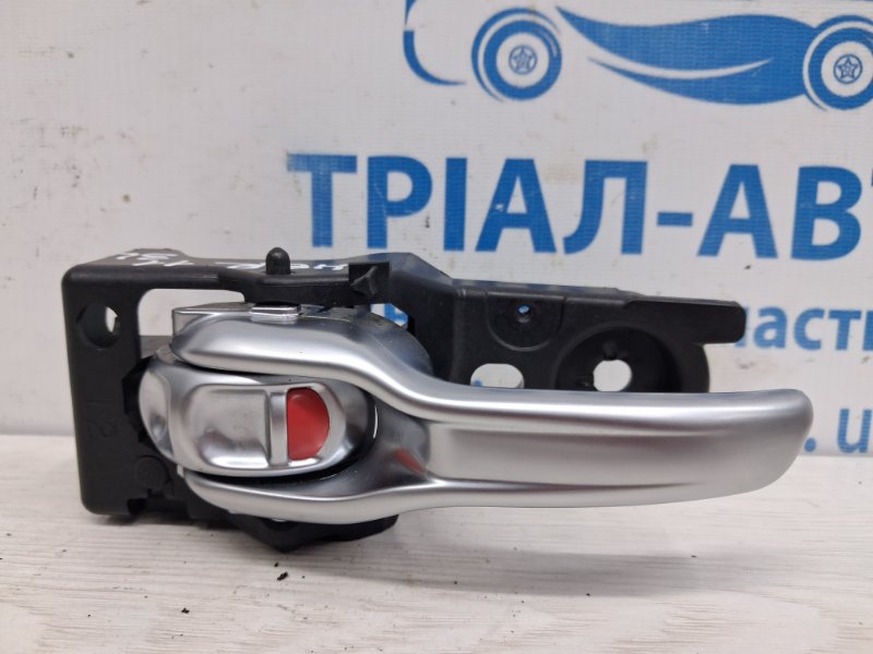 Ручка двери внутренняя левая Jeep Cherokee 2013-2019 KL 3.2 бензин EHK 68227251AA Б/У
