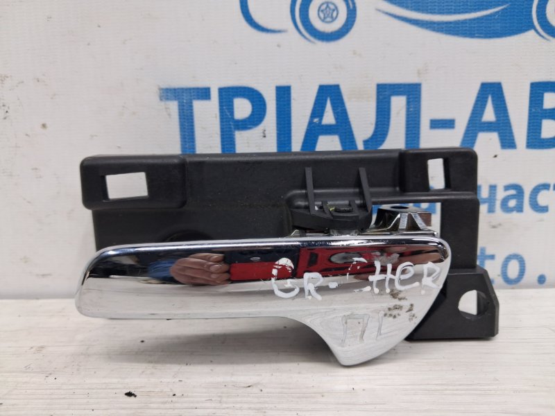 Запчасть ручка двери внутренняя левая Jeep Grand Cherokee 2010-2022 WK2 3.6 бензин ERB 68079303AA Б/У Ручка двери внутренняя левая Jeep Grand Cherokee 2010-2022 WK2 3.6 бензин ERB 68079303AA Б/У