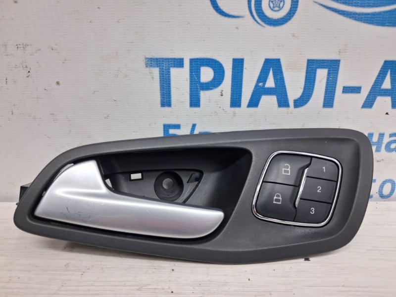 Запчасть ручка двери внутренняя левая Ford Escape 2012-2019 3 2.0 бензин ENR90 CJ5Z7822601DB Б/У Ручка двери внутренняя левая Ford Escape 2012-2019 3 2.0 бензин ENR90 CJ5Z7822601DB Б/У