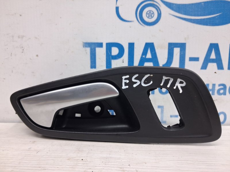 Ручка двери внутренняя правая Ford Escape 2012-2019 3 2.0 бензин ENR90 CJ5Z7822600CB Б/У
