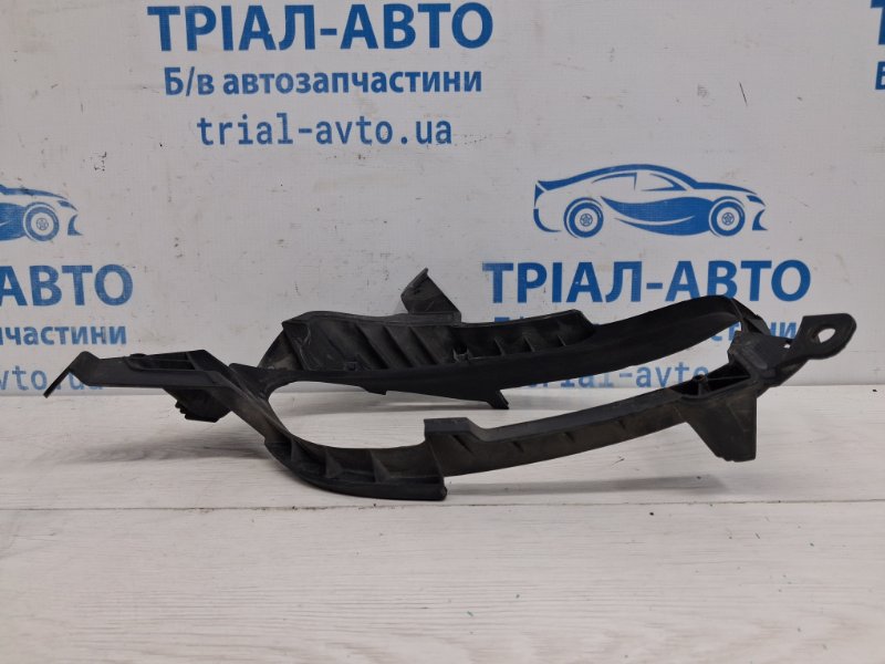 Накладка передняя правая Jeep Cherokee KL 2.4 бензин ED6 Накладка передняя правая Jeep Cherokee KL 2.4 бензин ED6