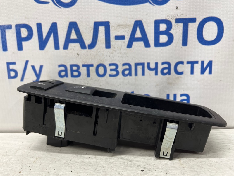 Кнопка стеклоподъемника Jeep Grand Cherokee WK2 3.6 бензин ERB