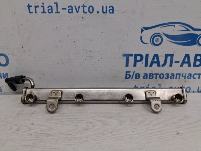 Запчасть топливная рампа Dodge Journey 2007-2020 1 2.4 бензин ED3 4627355AA Б/У Топливная рампа Dodge Journey 2007-2020 1 2.4 бензин ED3 4627355AA Б/У