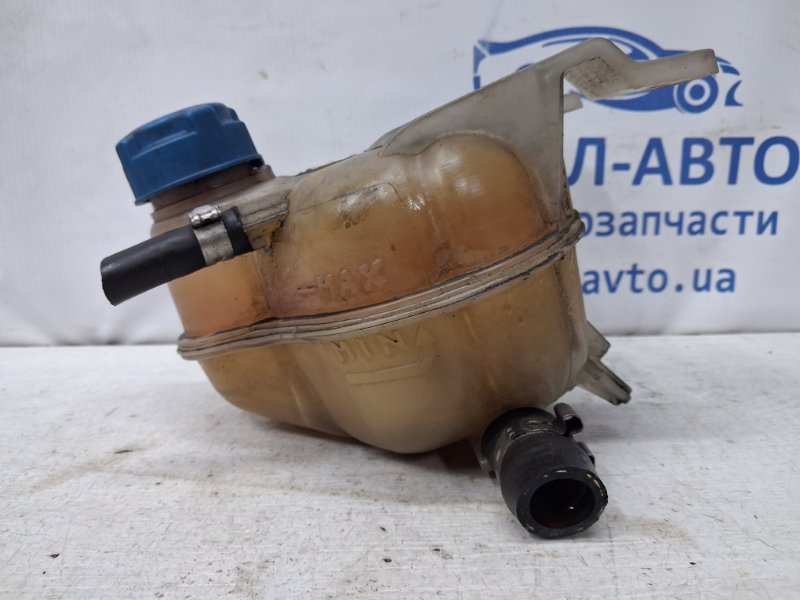 Бачок радиатора (расширительный) Doblo 2010-2025 2 1.6 дизель multijet Бачок радиатора (расширительный) Doblo 2010-2025 2 1.6 дизель multijet